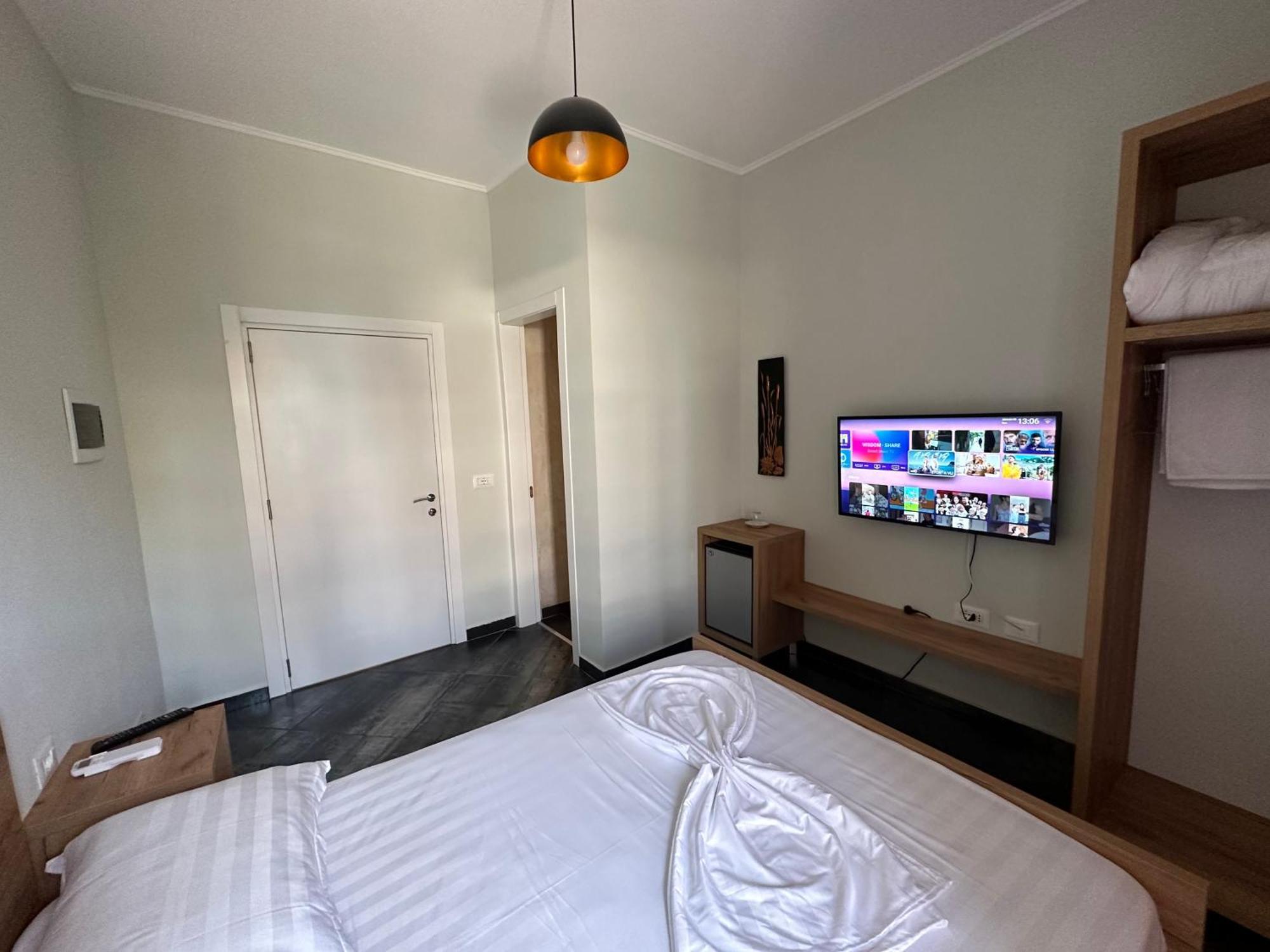 Central Comfort Suites Tirana Extérieur photo